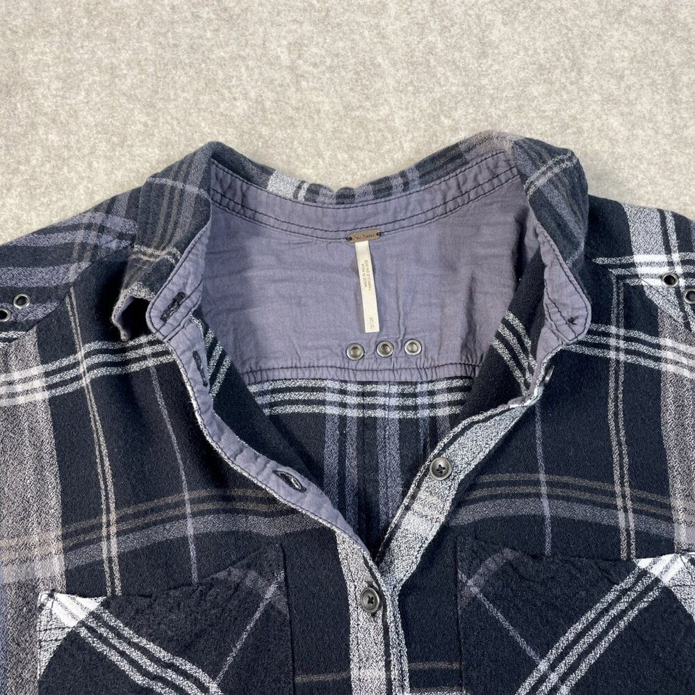 FREE‎ PEOPLE Top Womens Size Sm Blue Plaid Button Front Flannel Shirt Comfy Cozy - Picture 5 of 11